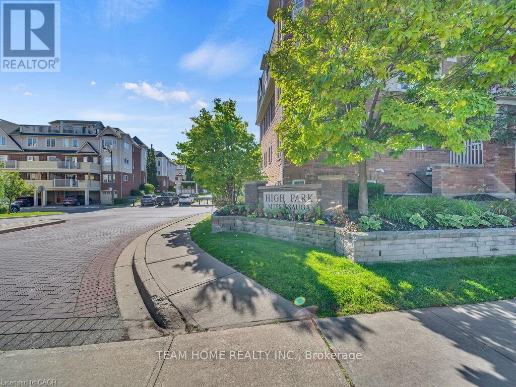 Photo 3 of 1 700 Neighbourhood Circle, Mississauga ON