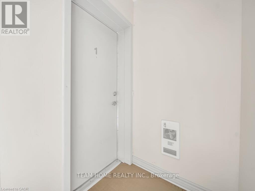 Photo 7 of 1 700 Neighbourhood Circle, Mississauga ON