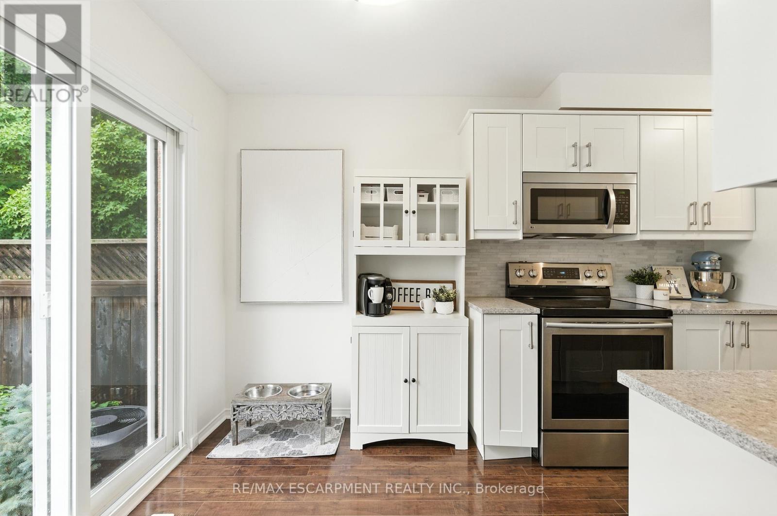 Photo 11 of 23 415 River Oaks Boulevard W, Oakville ON