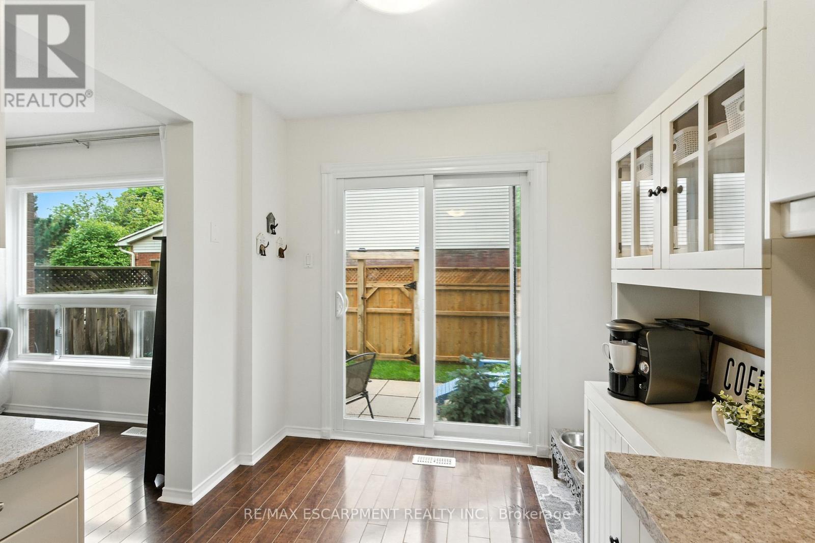 Photo 12 of 23 415 River Oaks Boulevard W, Oakville ON
