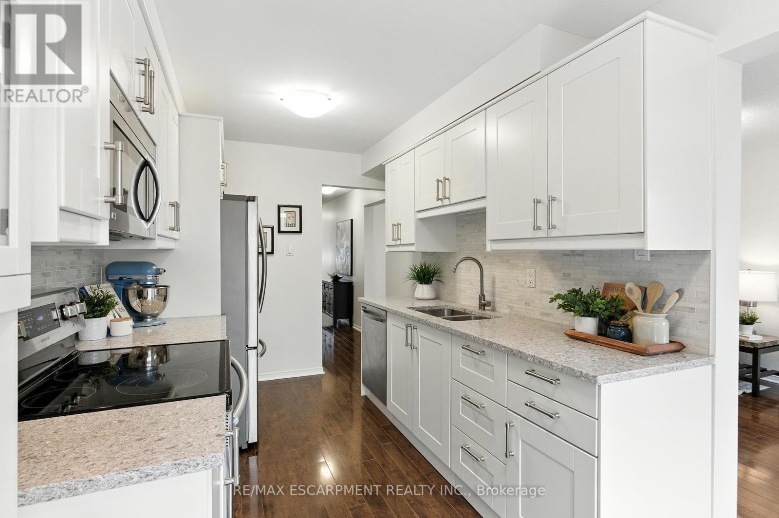 Photo 14 of 23 415 River Oaks Boulevard W, Oakville ON