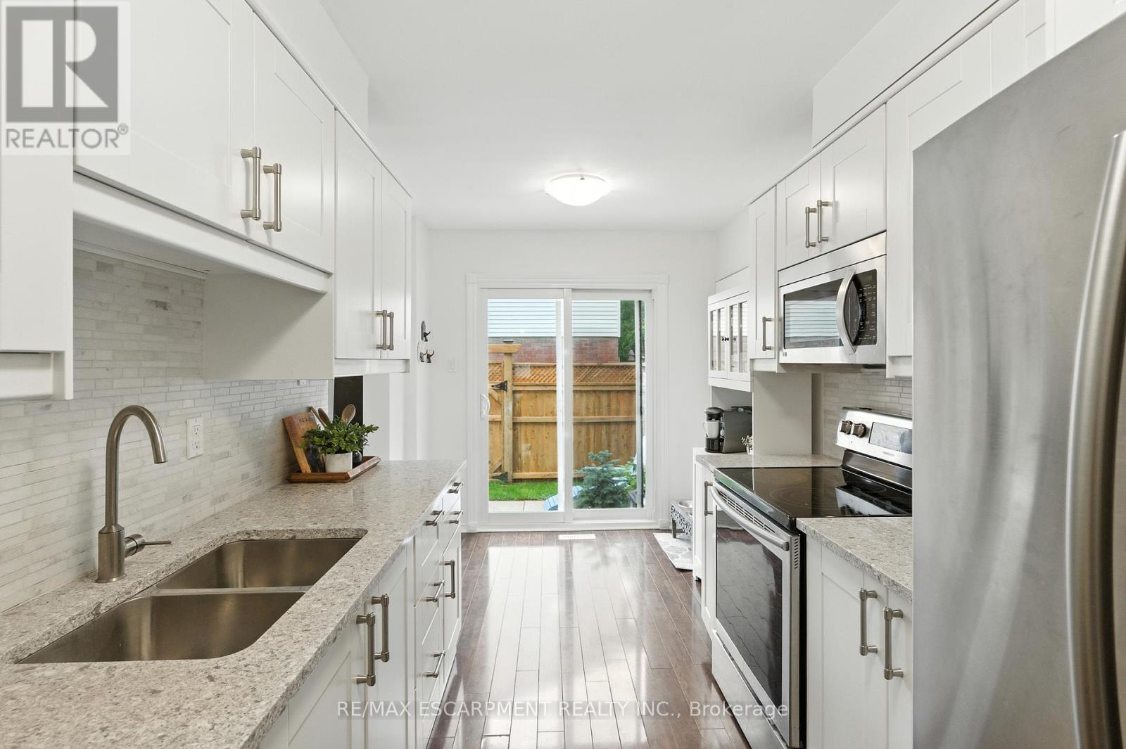 Photo 15 of 23 415 River Oaks Boulevard W, Oakville ON