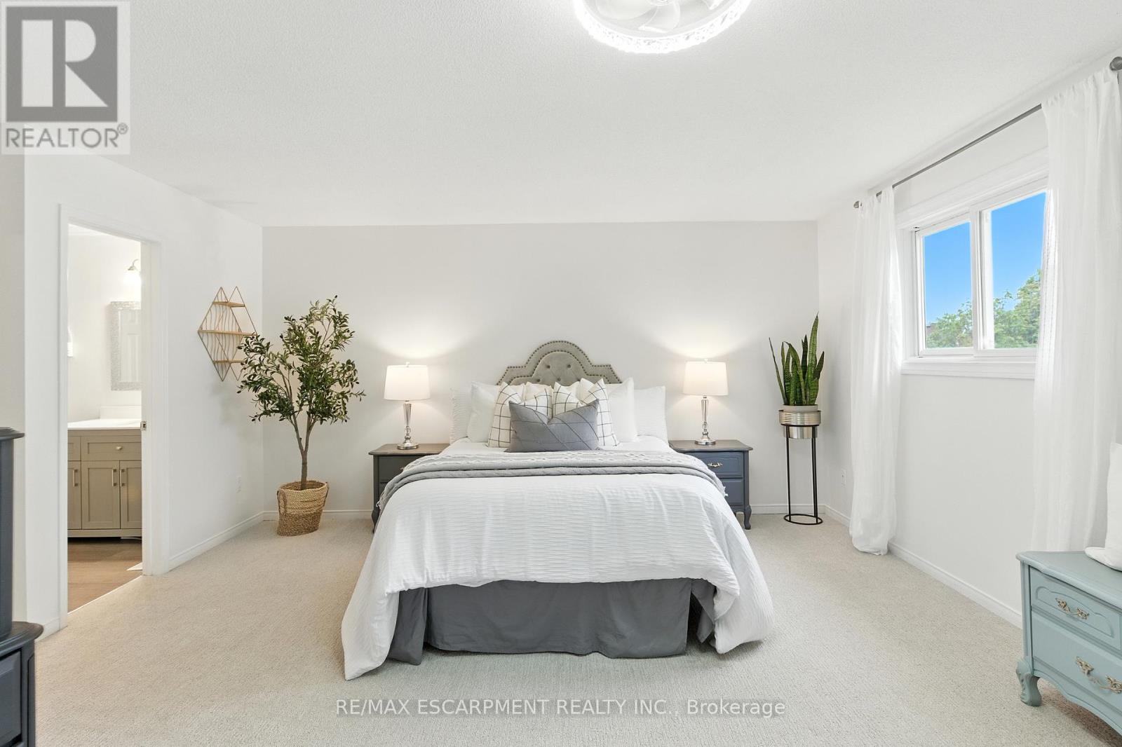 Photo 18 of 23 415 River Oaks Boulevard W, Oakville ON