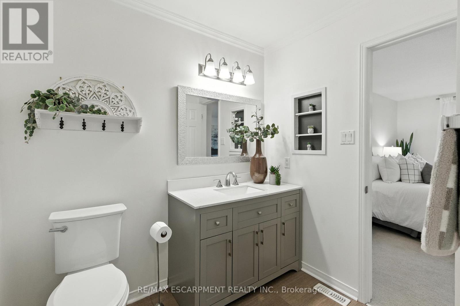 Photo 21 of 23 415 River Oaks Boulevard W, Oakville ON