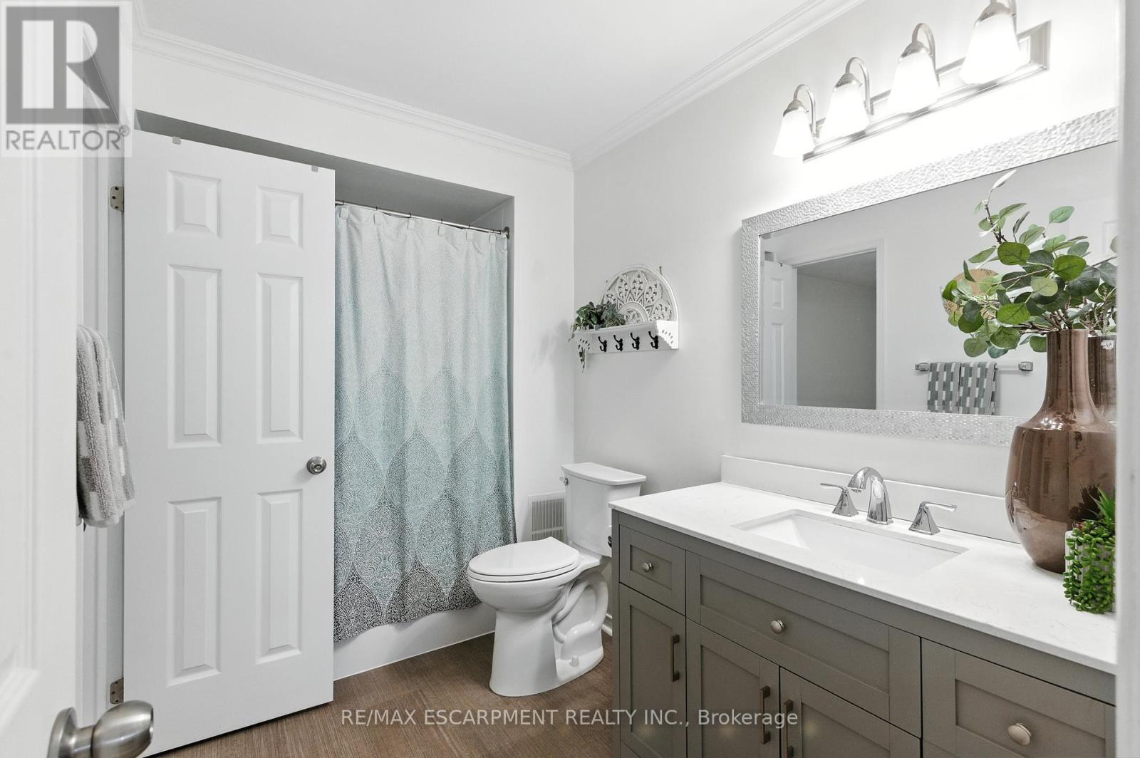 Photo 22 of 23 415 River Oaks Boulevard W, Oakville ON