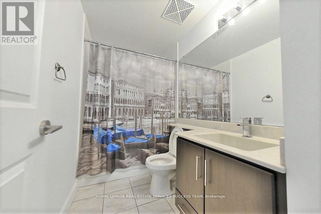Photo 10 of 4808 60 Absolute Avenue, Mississauga ON