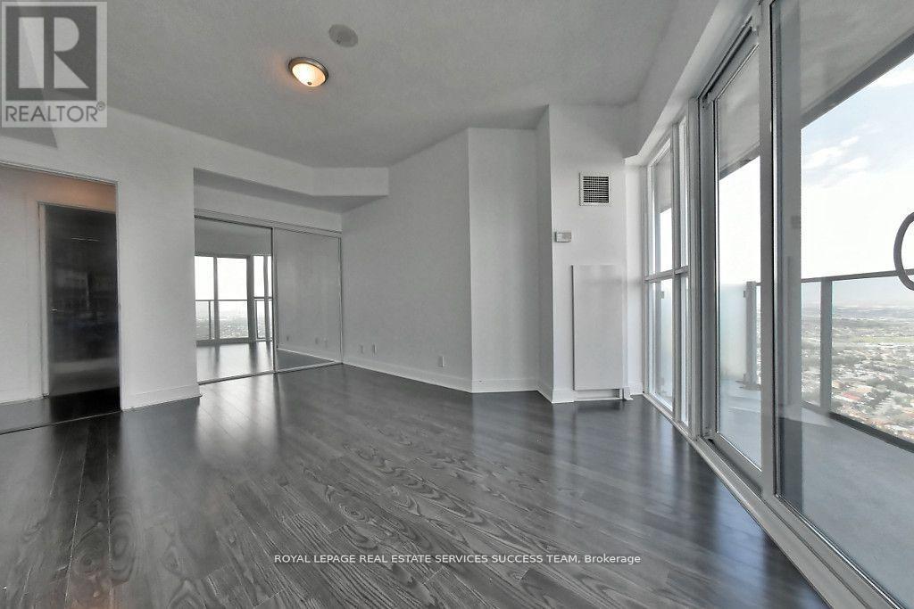 Photo 3 of 4808 60 Absolute Avenue, Mississauga ON