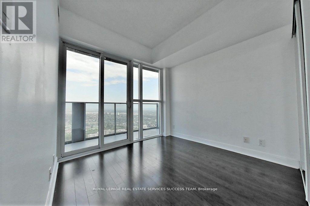 Photo 5 of 4808 60 Absolute Avenue, Mississauga ON
