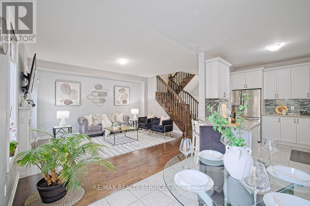Photo 10 of 11 Trentonian Street, Brampton ON