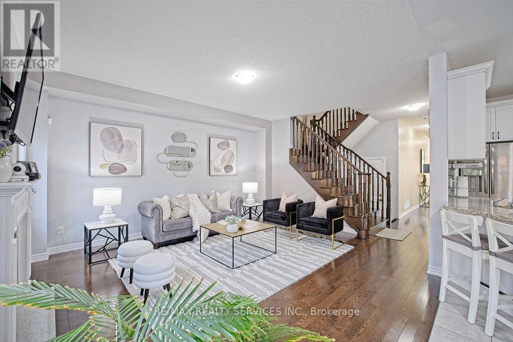 Photo 12 of 11 Trentonian Street, Brampton ON