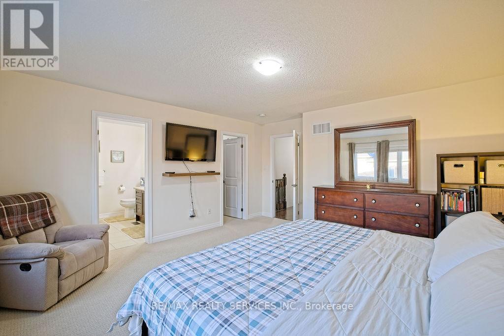 Photo 16 of 11 Trentonian Street, Brampton ON