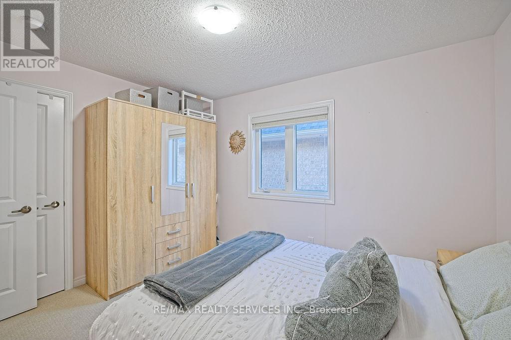 Photo 21 of 11 Trentonian Street, Brampton ON