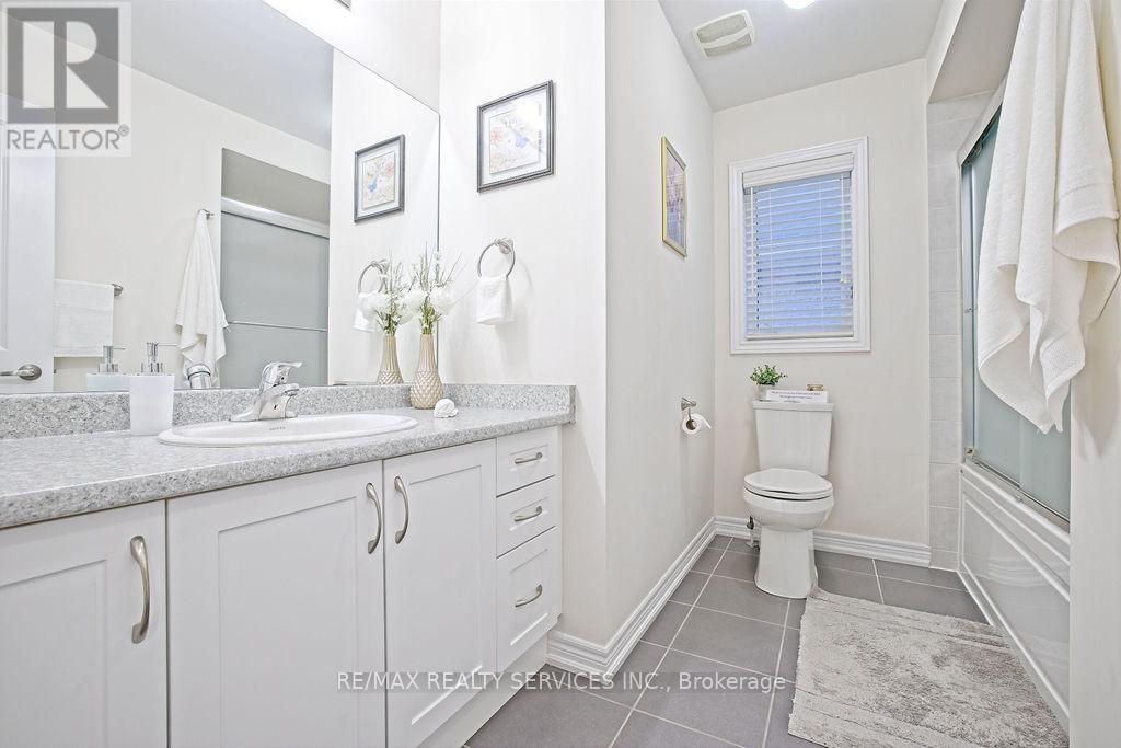 Photo 23 of 11 Trentonian Street, Brampton ON
