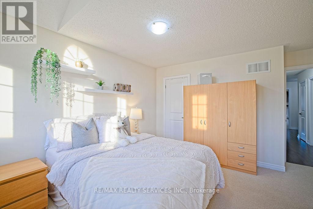 Photo 27 of 11 Trentonian Street, Brampton ON