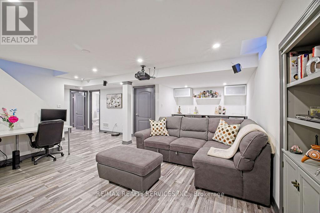 Photo 31 of 11 Trentonian Street, Brampton ON