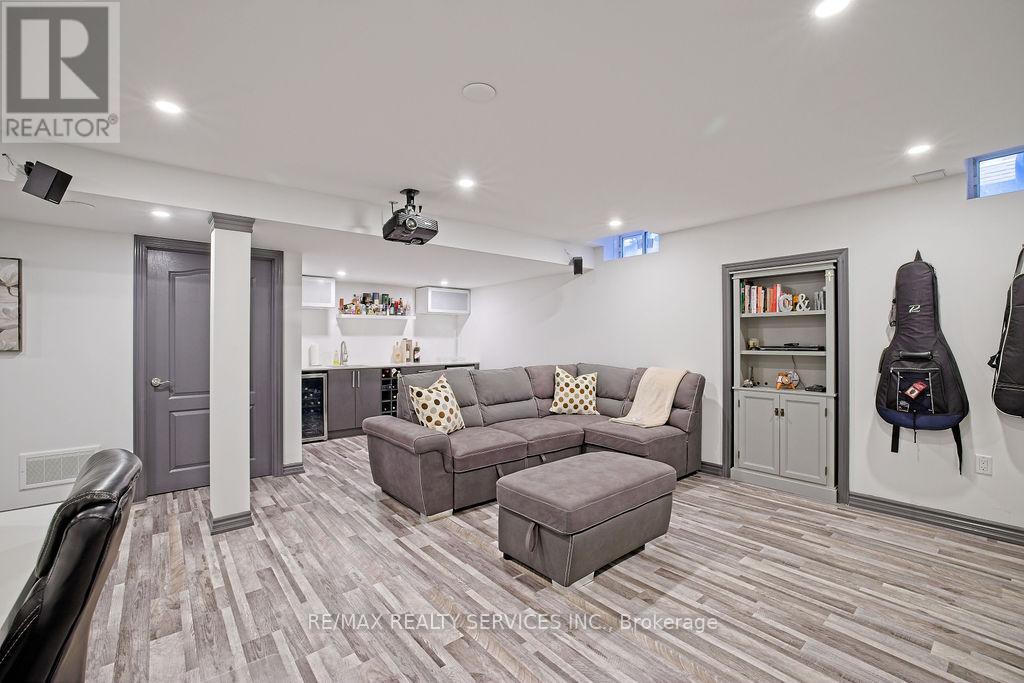 Photo 32 of 11 Trentonian Street, Brampton ON