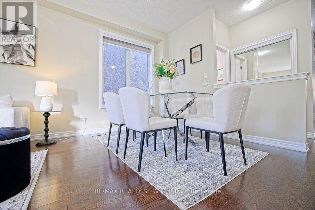 Photo 4 of 11 Trentonian Street, Brampton ON