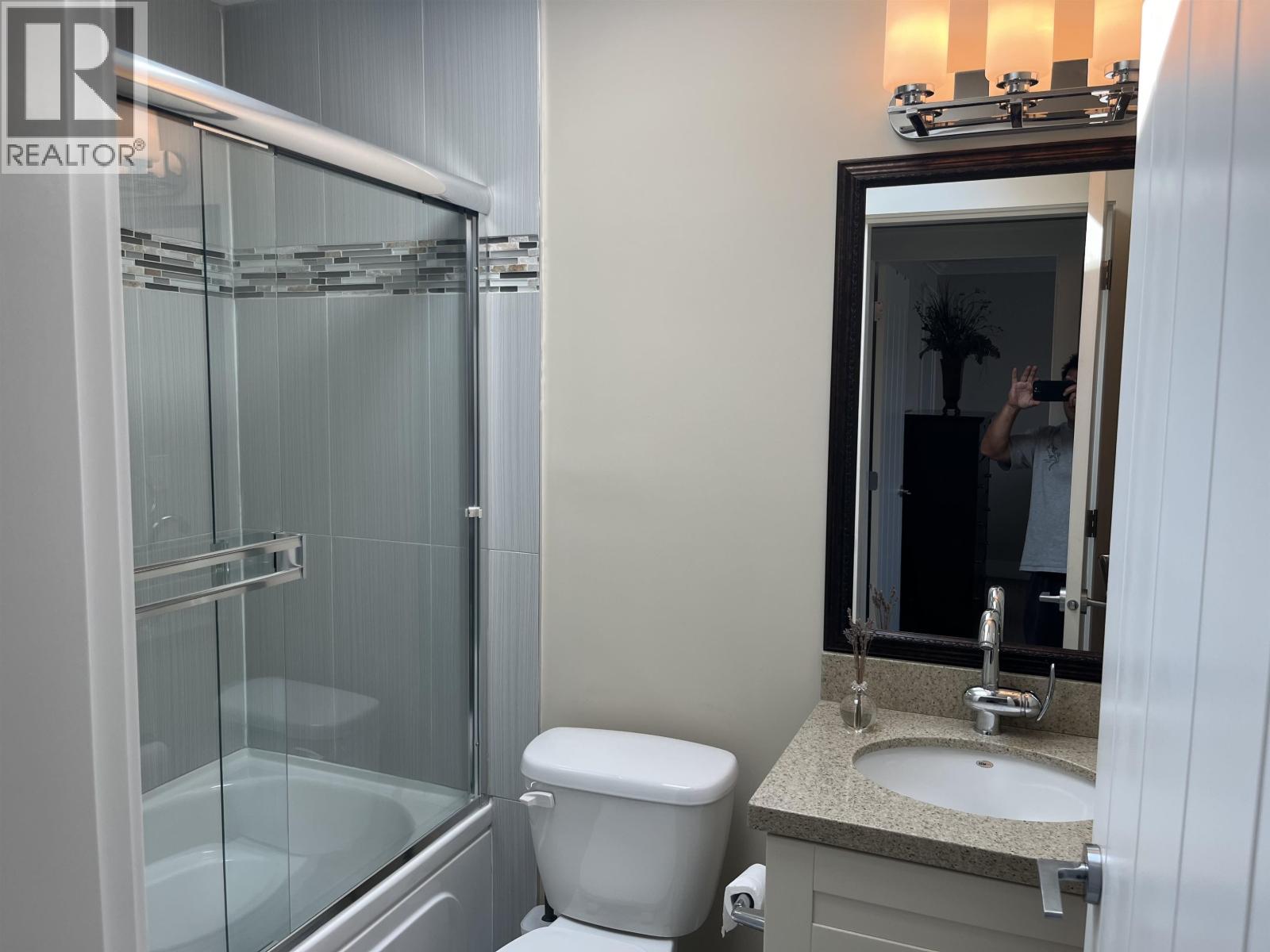 Photo 12 of 3734 Linwood Street, Burnaby BC