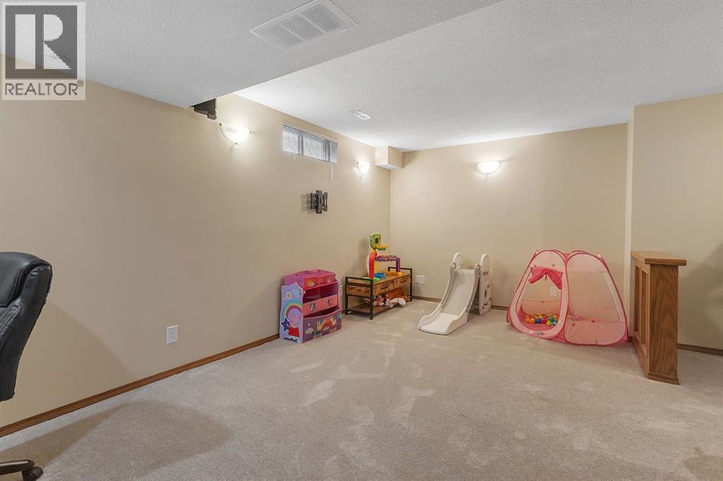 Photo 35 of 23 Sanderling Court, Calgary AB