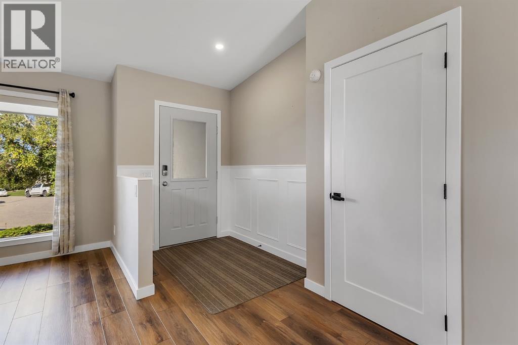 Photo 9 of 23 Sanderling Court, Calgary AB