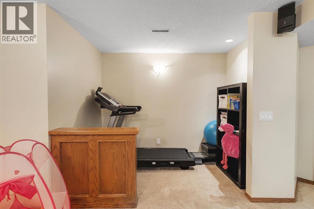 Photo 37 of 23 Sanderling Court, Calgary AB