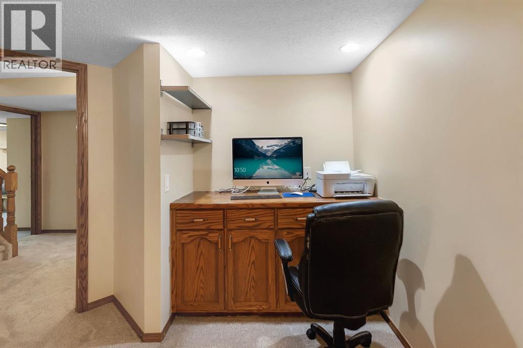 Photo 38 of 23 Sanderling Court, Calgary AB