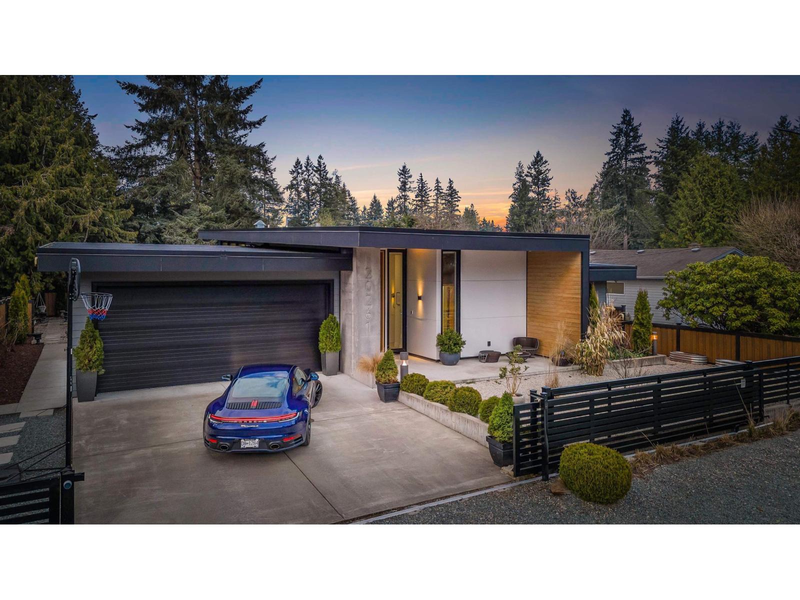 Photo 1 of 20261 41 Avenue, Langley BC