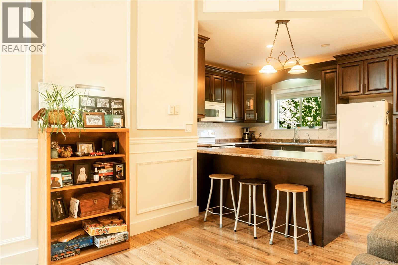 Photo 10 of 1072 Silver Mountain Dr, Nanaimo BC
