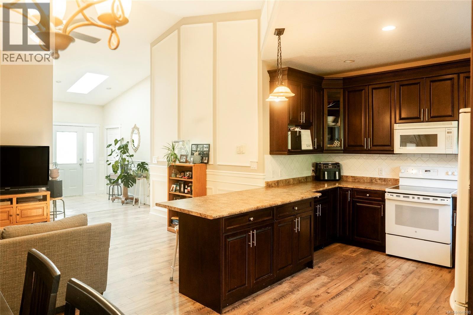 Photo 11 of 1072 Silver Mountain Dr, Nanaimo BC