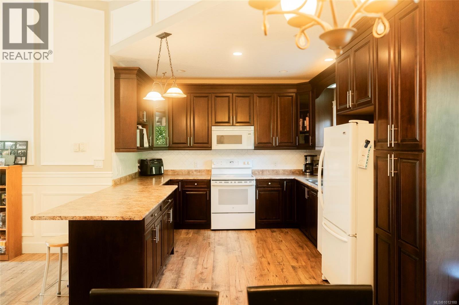 Photo 12 of 1072 Silver Mountain Dr, Nanaimo BC