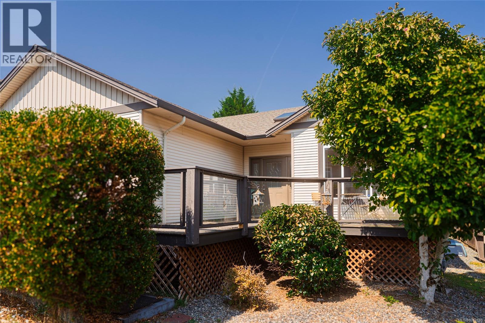 Photo 3 of 1072 Silver Mountain Dr, Nanaimo BC