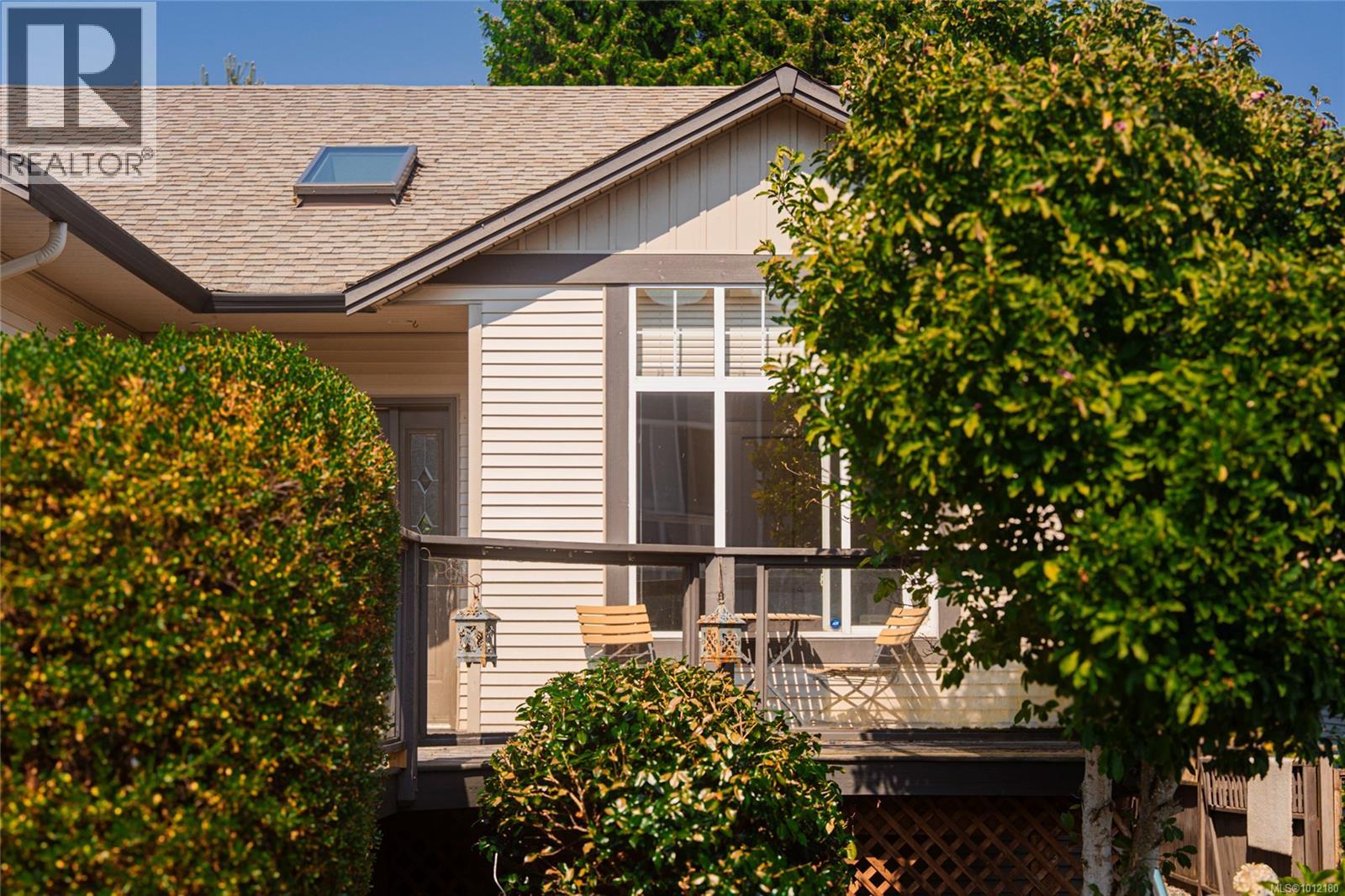Photo 4 of 1072 Silver Mountain Dr, Nanaimo BC