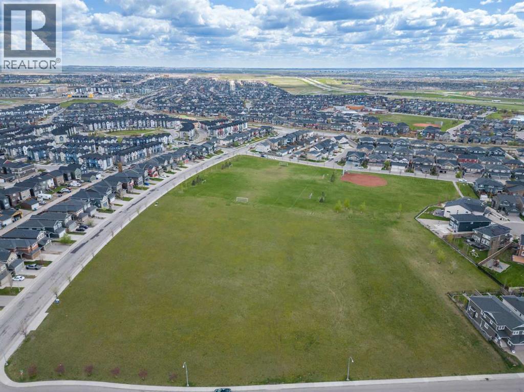 Photo 40 of 120 Evansdale Way Nw, Calgary AB