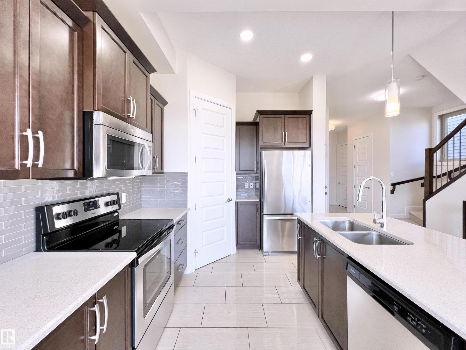 Photo 9 of 2923 Anderson Co Sw, Edmonton AB