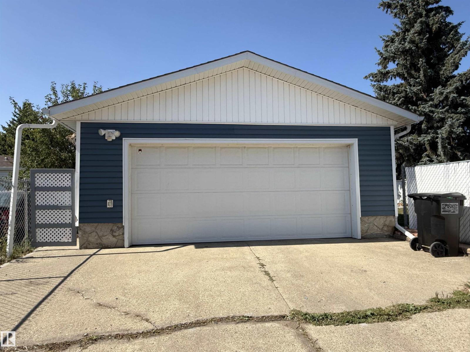 Photo 34 of 14919 96 St Nw Nw, Edmonton AB