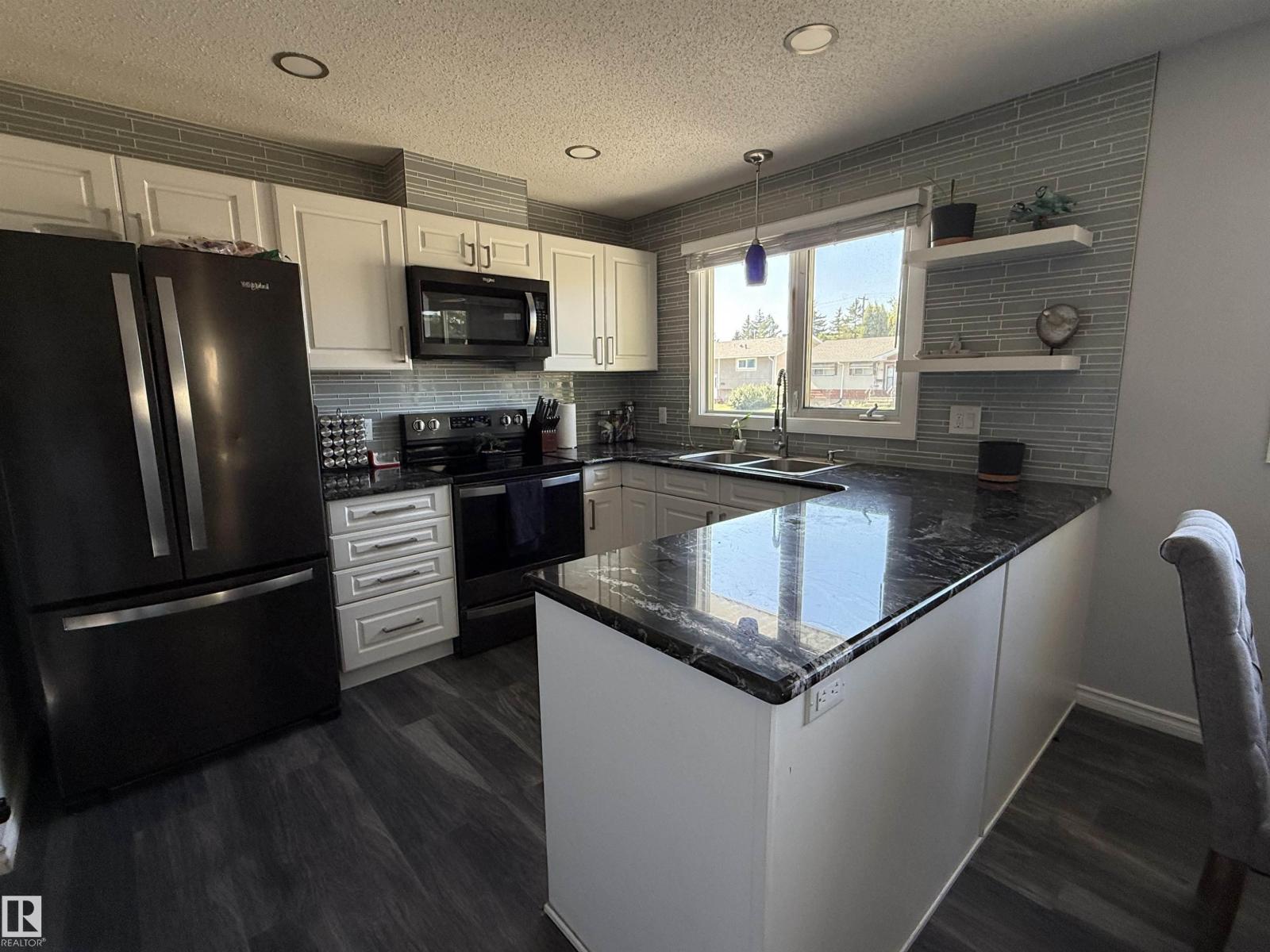 Photo 6 of 14919 96 St Nw Nw, Edmonton AB