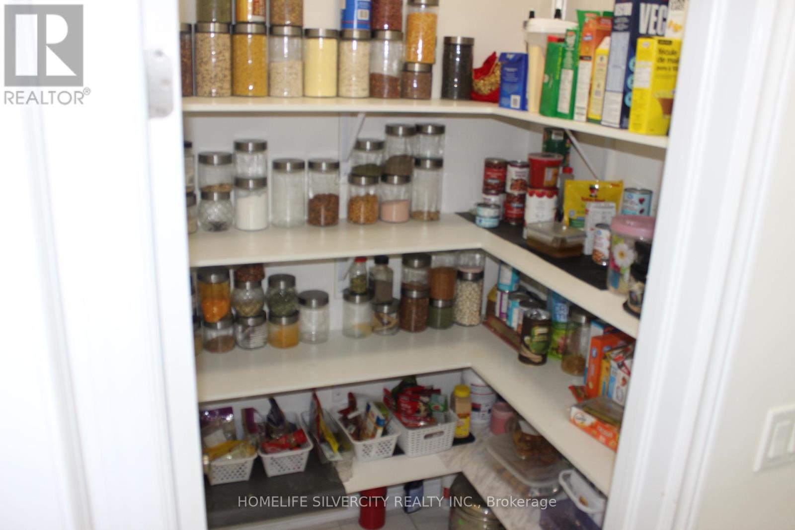 Photo 16 of 111 Oak Avenue, Brant ON