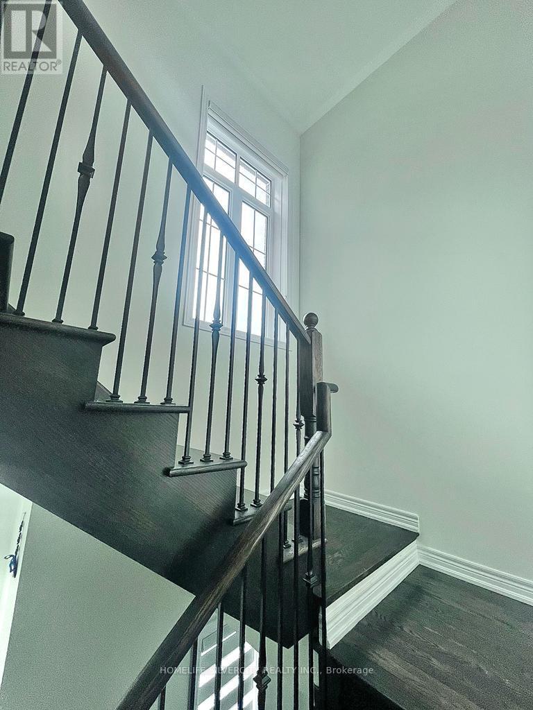 Photo 17 of 111 Oak Avenue, Brant ON