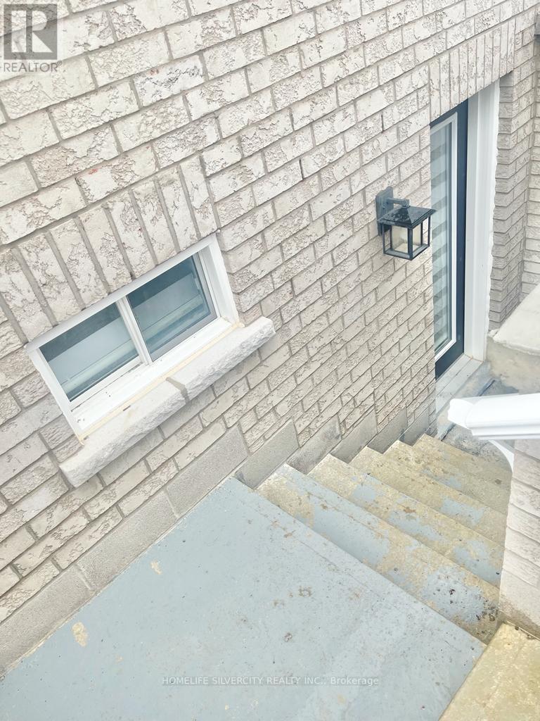 Photo 34 of 111 Oak Avenue, Brant ON