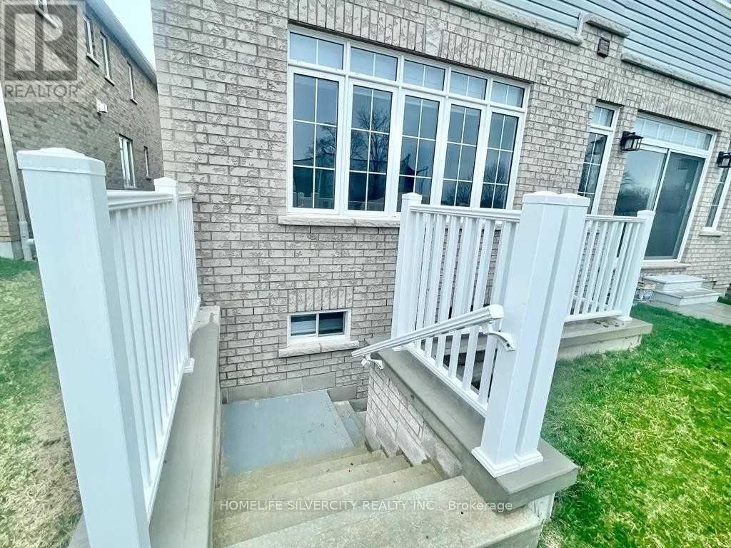Photo 35 of 111 Oak Avenue, Brant ON