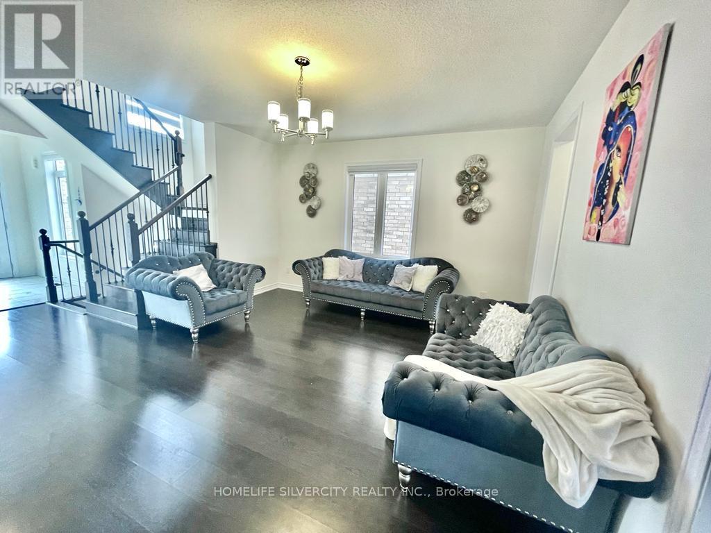 Photo 8 of 111 Oak Avenue, Brant ON
