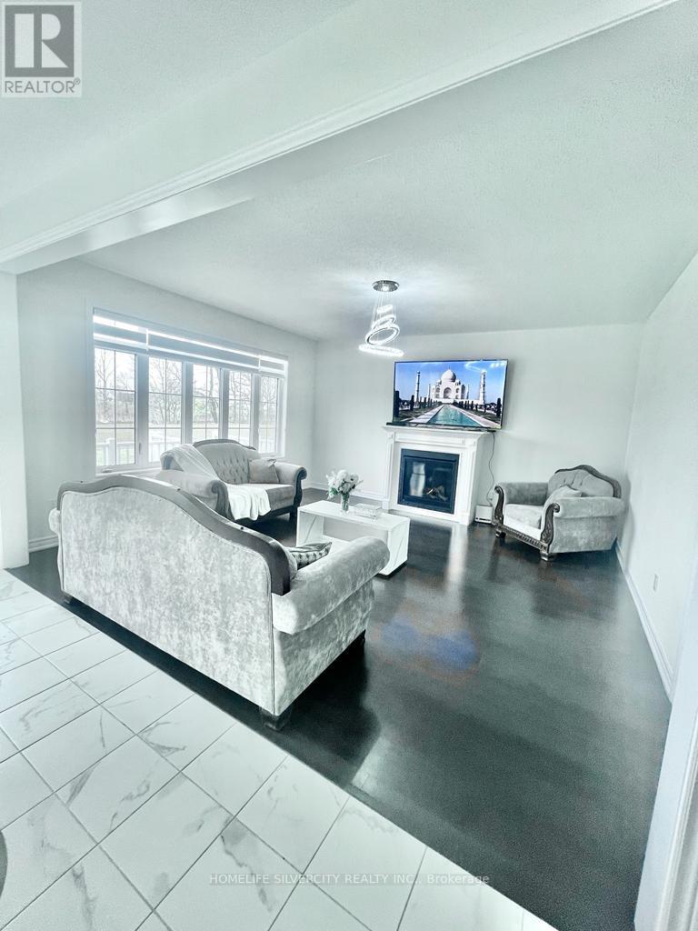 Photo 9 of 111 Oak Avenue, Brant ON