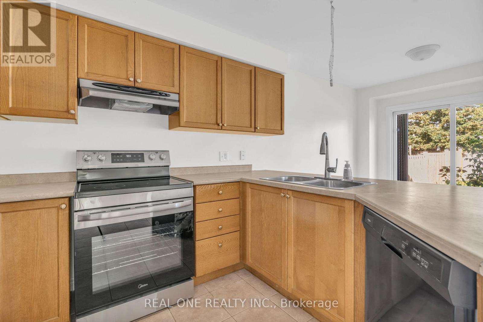 Photo 16 of 120 Sofron Drive, Cambridge ON