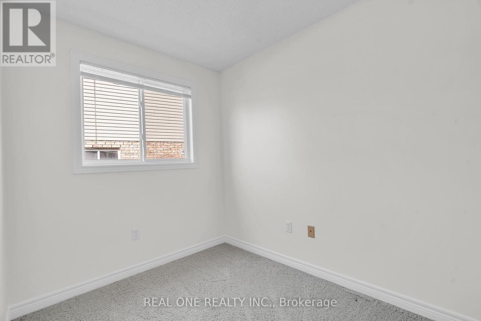 Photo 18 of 120 Sofron Drive, Cambridge ON
