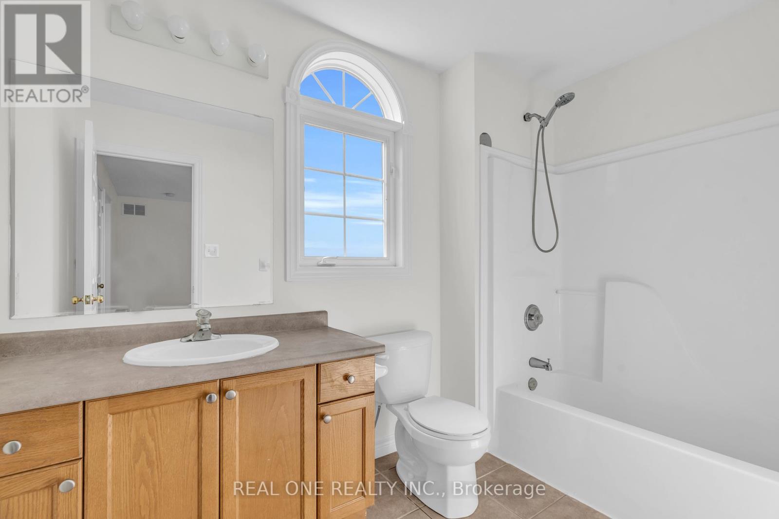 Photo 21 of 120 Sofron Drive, Cambridge ON