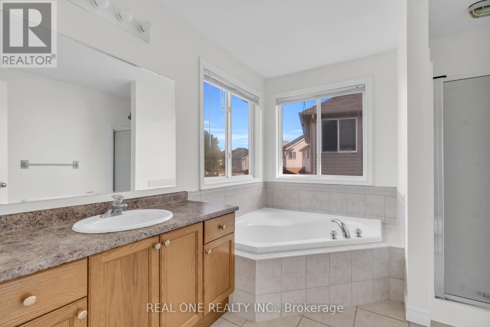 Photo 28 of 120 Sofron Drive, Cambridge ON