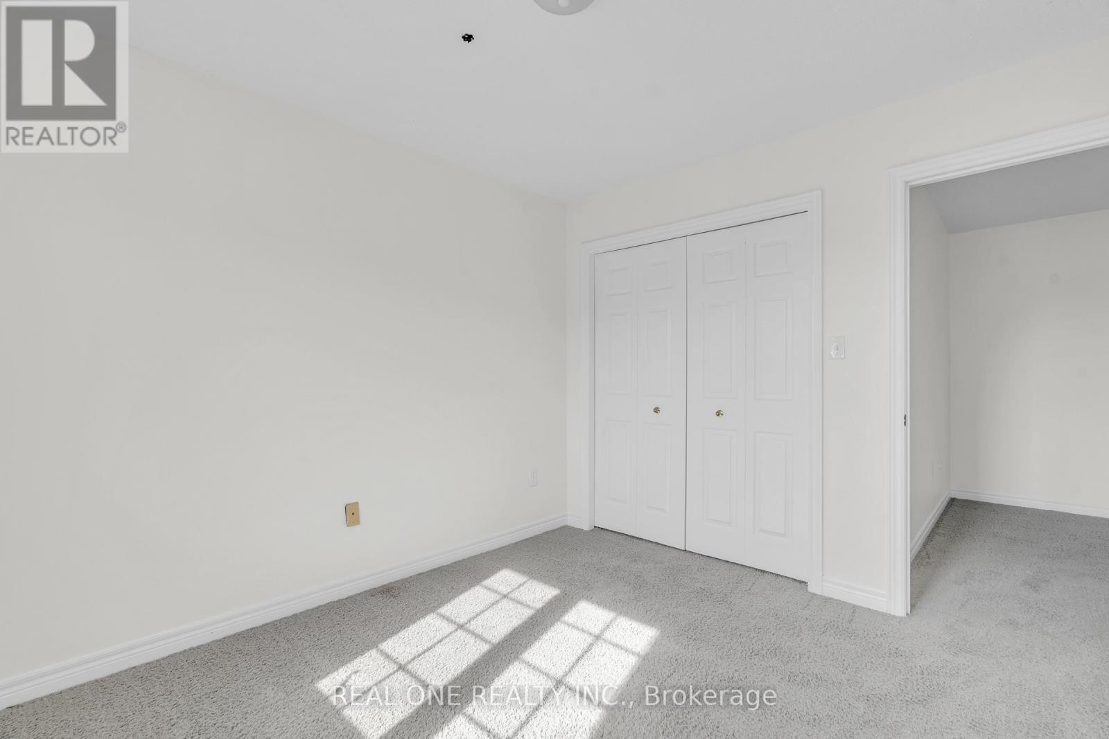 Photo 31 of 120 Sofron Drive, Cambridge ON