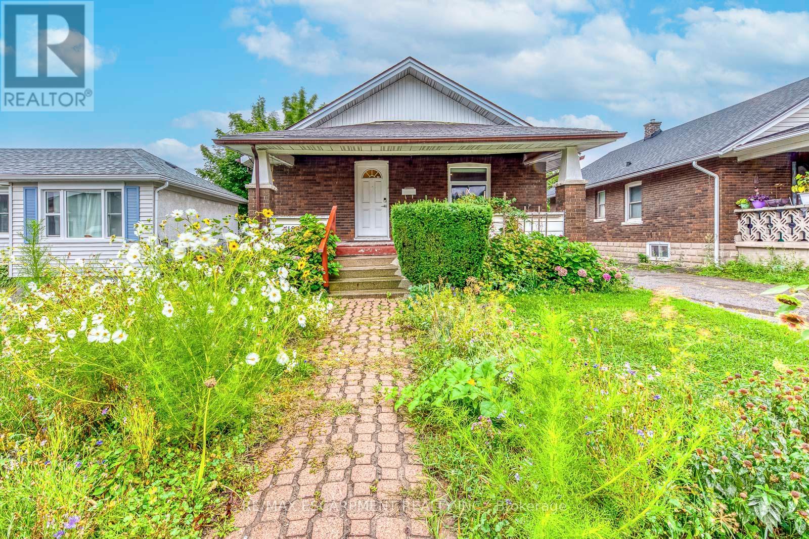 Photo 1 of 5188 Maple Street, Niagara Falls ON