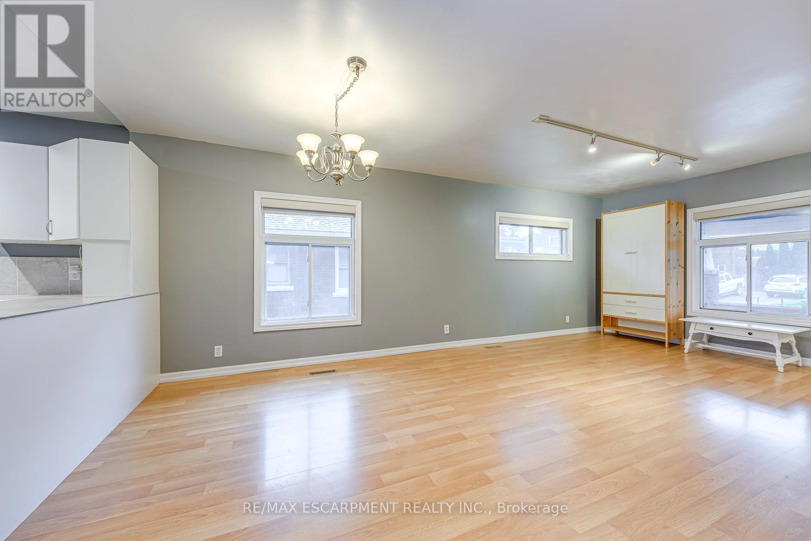 Photo 11 of 5188 Maple Street, Niagara Falls ON