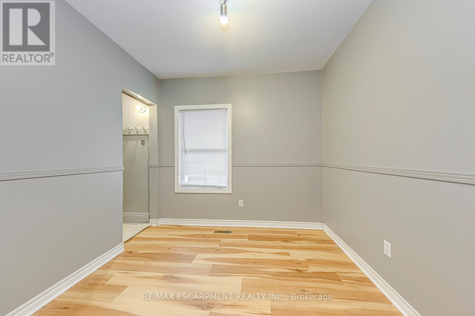 Photo 19 of 5188 Maple Street, Niagara Falls ON